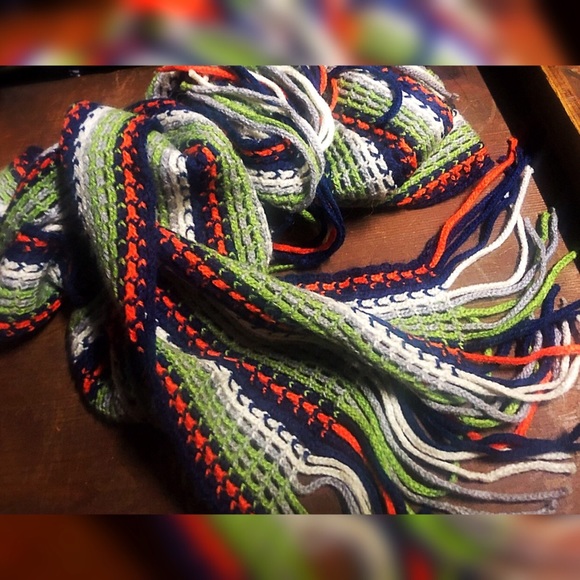 Knit scarf with the fringe - Picture 5 of 5